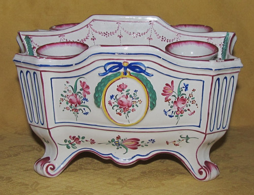 Ancienne bouquetière - , en