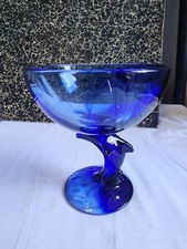 Coupe bleue en verre motif