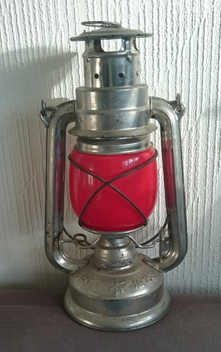 Ancienne lampe tempête - lampe, rouge