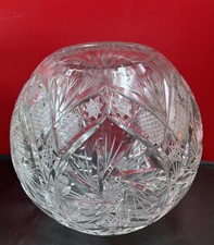 vase boule en cristal taillé