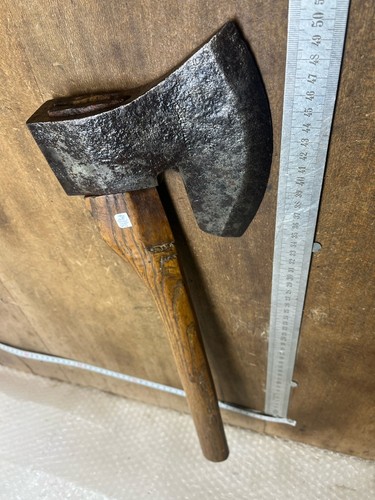 Hache outil ancien - ,