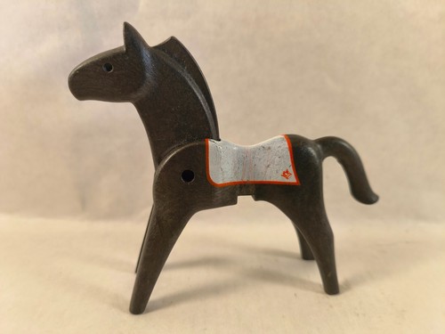 Sympa cheval garde - cheval,