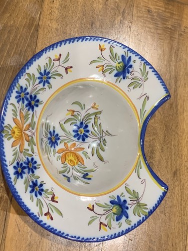 Plat barbe faïence de - a,