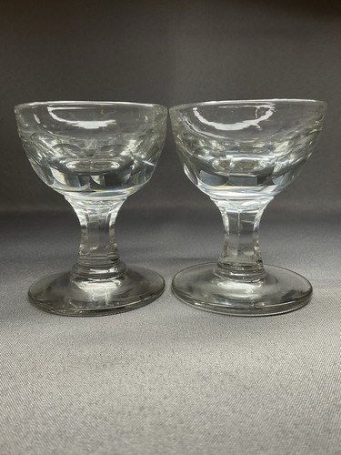 Anciens verres pied - À,