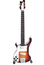 Guitare basse miniature