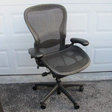 HERMAN MILLER AERON SIZE C