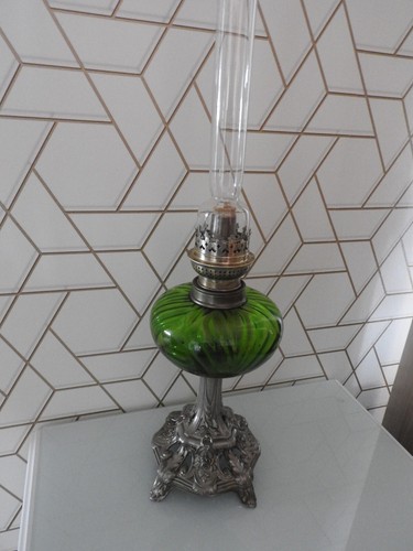 Ancienne lampe pétrole - ancienne, a
