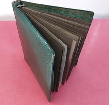 Album photos ancien vide , imitation lézard vert. 40 pages vierges. 26X 29 Cm .