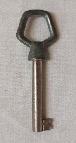 Clé clef ancienne creuse - clé,