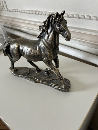 Sculpture statue cheval
