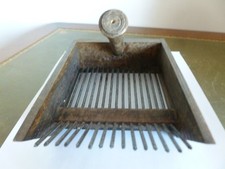 PEIGNE A MYRTILLES EN BOIS ET FER