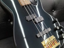 Guitare basse électrique