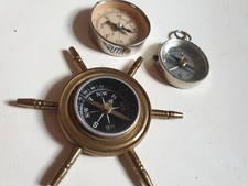 Lot de 3 Petit Boussoles ancienne dont l'une forme gouvernail