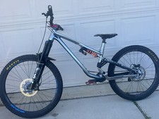 Commencal Meta AM 29 Mullet Super Rad Park Bike