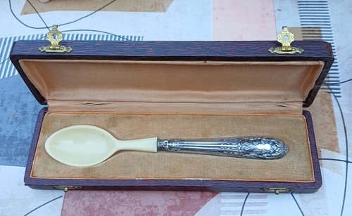 Ancienne cuillère bouillie - ancienne,