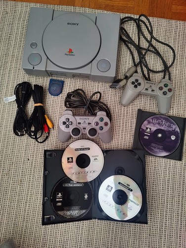 Playstation avec manettes - 1, 2