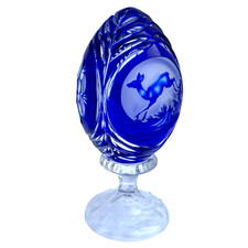 Oeuf décoratif vintage en cristal de Bohême taillé bleu cobalt biche 20 cm