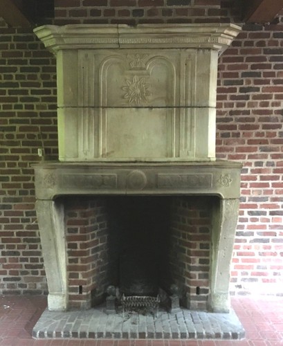 Cheminée pierre de - cheminée, en