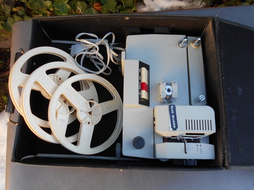 Ancien projecteur cinéma - ancien,