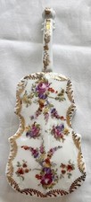 PETITE BOITE PORCELAINE PROV SAXE ES EN FORME DE VIOLONCELLE VIOLON L 21,5 cm