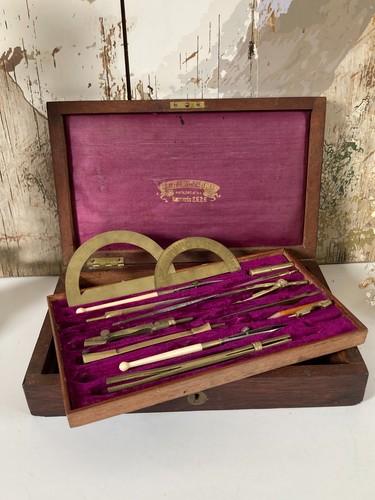 Ancienne boite en bois - en,