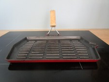 Red Enameled Cast Iron Rectangular Grill Spout Wooden Handle