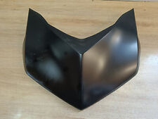 UN CACHE CARENAGE AVANT