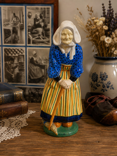 Vieille femme yffiniac - femme, d'yffiniac