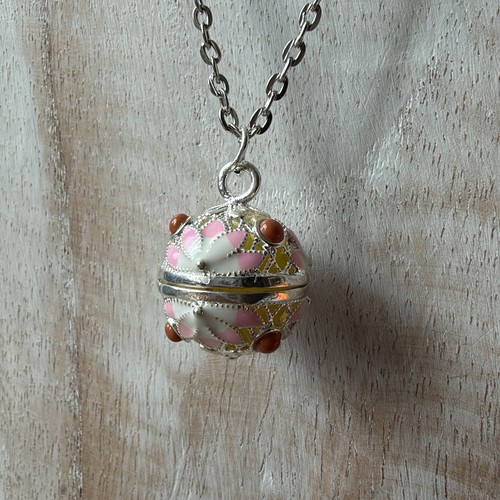 Collier pendentif boule fleur