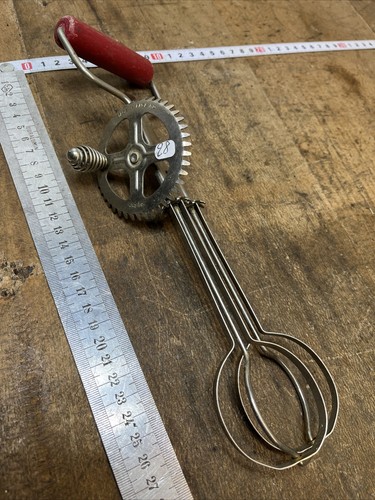 Batteur old tool outil - outil, ancien