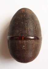 Boite oeuf en bois corozo sculpté 19e siècle pour chapelet rosary box