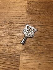 Clef pour jouets tôle ARNOLD