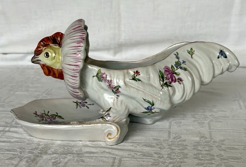 Superbe poule faience de - , en