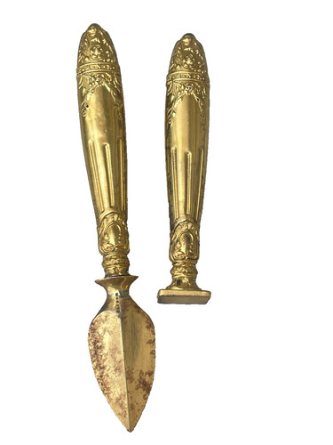 Coupe papier cachet vierge - &,