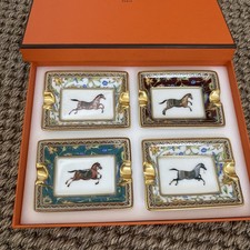Hermès 4 Petits cendriers Chevaux . Très Bon État NEW coffret Porcelaine Limoges