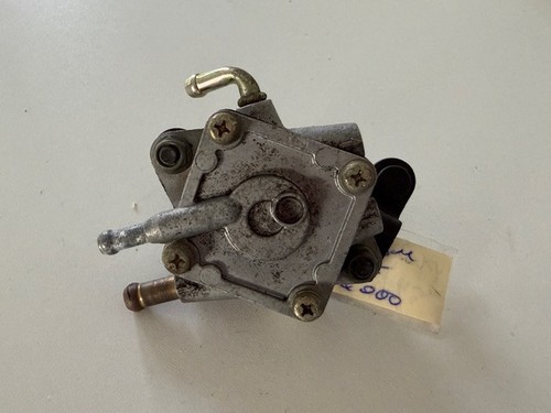 Une pompe essence - a, moto