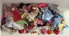 Gros Lot De Vêtements Non Identifiés  + Fait Main Barbie ? Tressy ? Etc