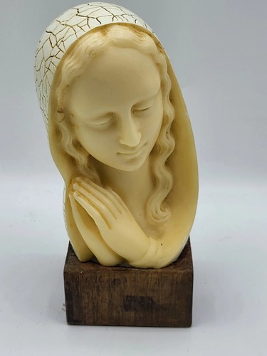 Vierge en prière - xb-,