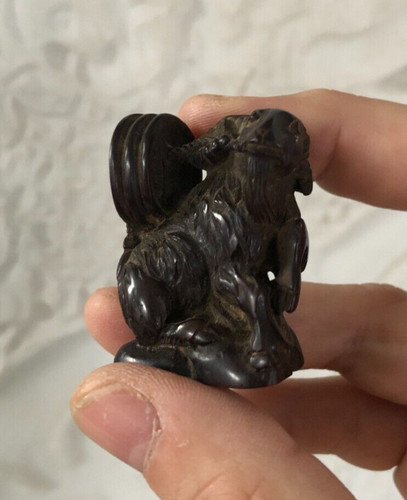 Curieuse petite sculpture - petite,