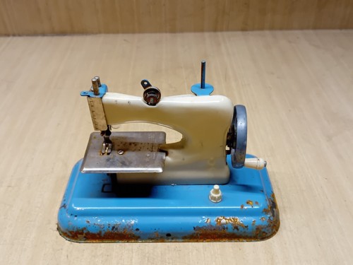 Machine coudre ancienne - À,