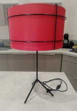lampe salon design rouge