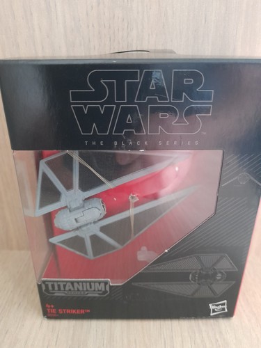 Vaisseau tie striker star wars - tie,