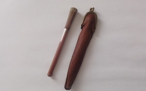 Ancien fume porte cigarette - ,