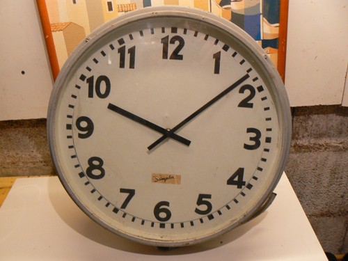 Ancienne horloge industrielle - horloge,