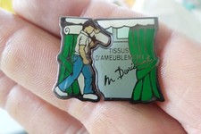 2 pin s PUZZLE badge broche MR DORICHANT TISSUS D AMEUBLEMENT artisan meuble