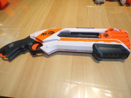 Pistolet nerf elite strike - pistolet,