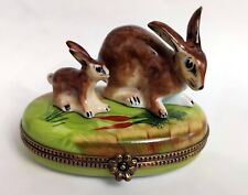 BOITE A PILULES 2 LAPINS EN RELIEF PORCELAINE LIMOGES DECORATEUR FA MAJOLICA