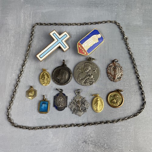 Lot médailles broches - médailles, et