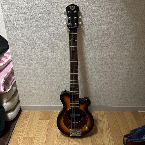 Mini guitare électrique