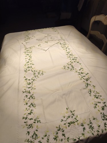 Nappe rectangulaire blanche